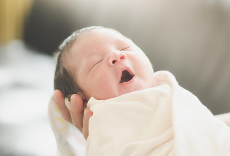 Những lưu ý quan trọng khi xây dựng tính tự lập cho trẻ ngay từ lúc mới sinh. (Ảnh: Sưu tầm Internet)