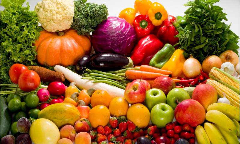 Trong trái cây và rau củ có rất nhiều chất xơ có lợi cho tiêu hóa cho mẹ. (Nguồn: Internet)