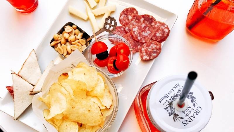 Từ vựng tiếng Anh về đồ ăn, đồ uống. (Ảnh: Canva)