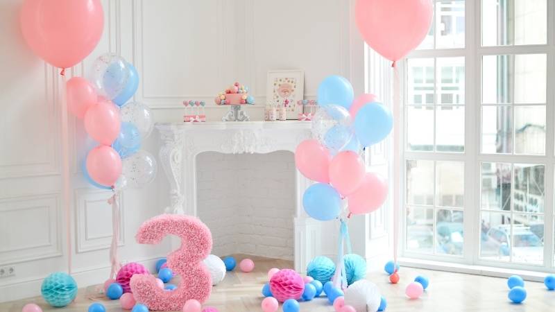 Từ vựng về đồ trang trí trong bữa tiệc. (Ảnh: Canva)