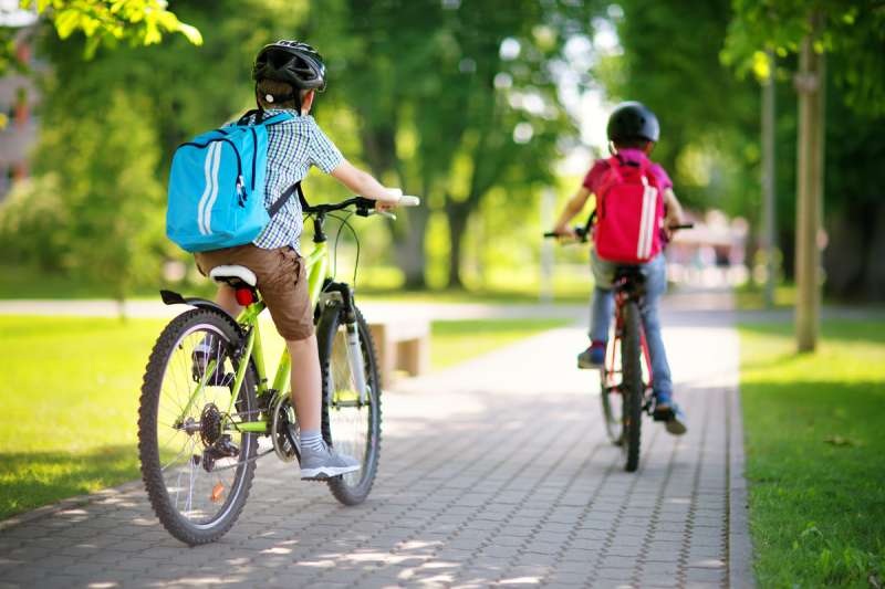 Unit 12: Don’t ride your bike too fast. (Ảnh: Sưu tầm Internet)