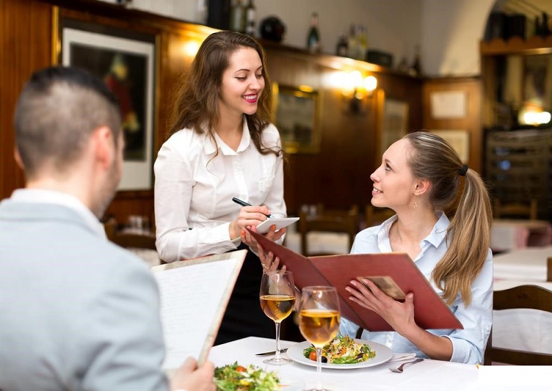 Nắm rõ các cụm từ giao tiếp thông dụng tại nhà hàng. (Ảnh: Sưu tầm internet)