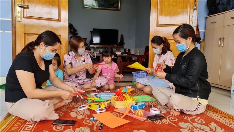 Viết ra nội dung trẻ chơi như thế nào trong thời gian rảnh. (Ảnh: Sưu tầm Internet)