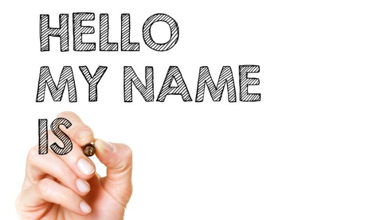 Viết đoạn văn tiếng Anh về giới thiệu bản thân. (Ảnh: Shutterstock.com)