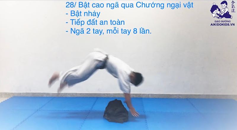 Phần bộ ngã và di chuyển võ Aikido 3. (Ảnh: Internet)