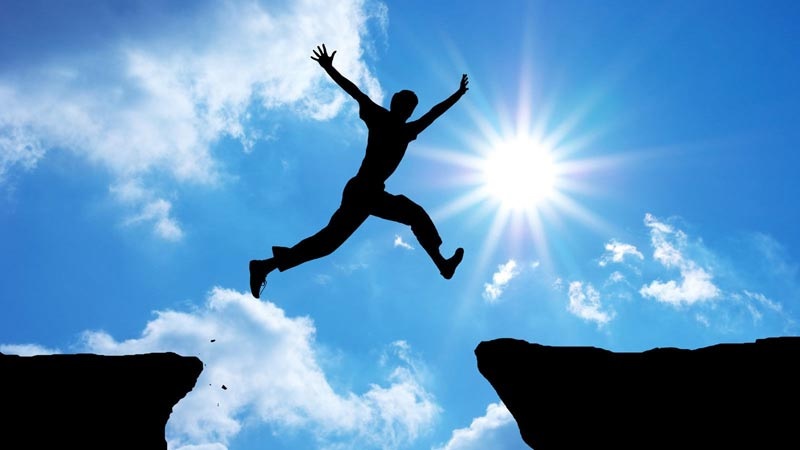 Vượt qua khó khăn là một trong những điều giúp bạn lạc quan và sống tốt hơn. (Ảnh: Sưu tầm internet)