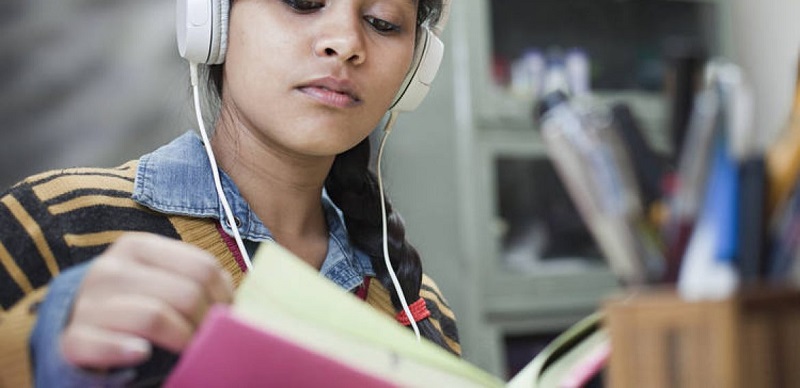 National Public Radio củng cố kỹ năng nghe. (Ảnh: Sưu tầm Internet)