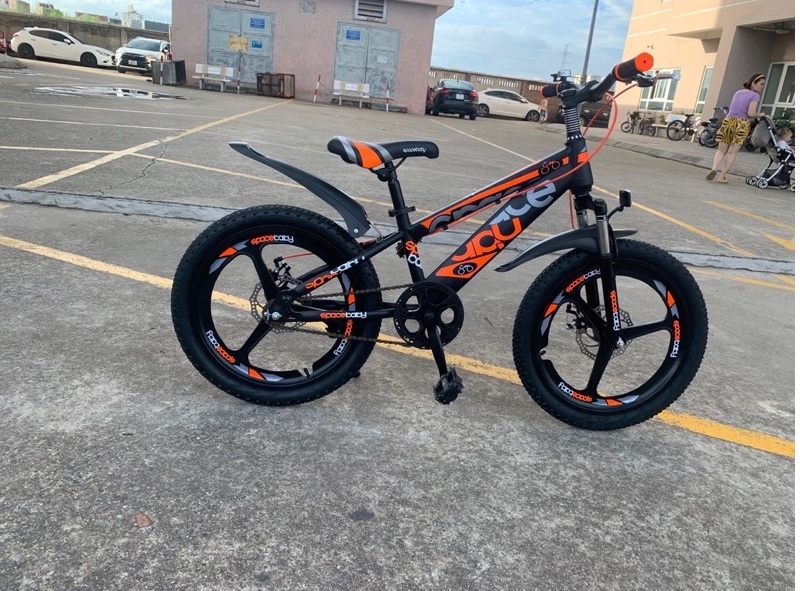 Xe đạp 2 bánh cho trẻ SpaceBaby18. (Ảnh: Sưu tầm internet)