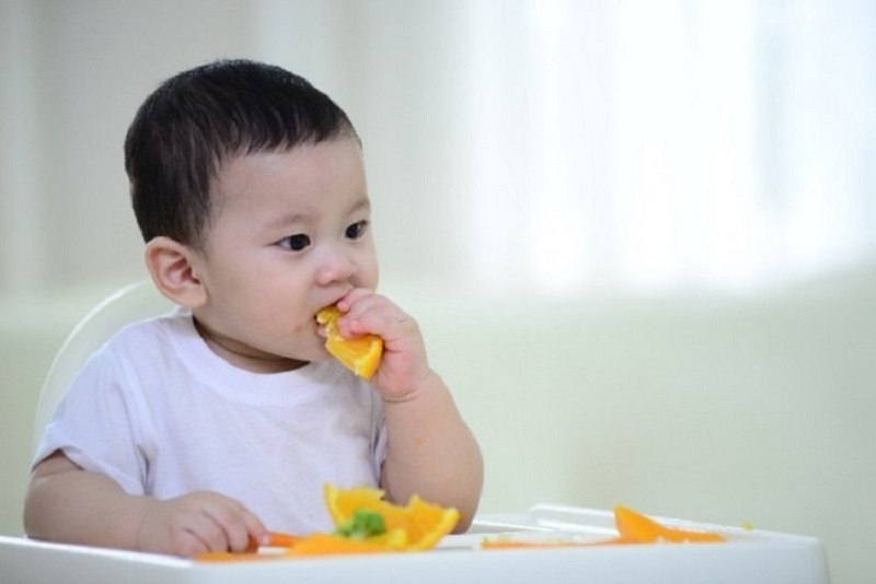 Cha mẹ có thể trang bị thêm thủ thuật Heimlich cho con trên 2 tuổi. (Ảnh: Sưu tầm Internet) 