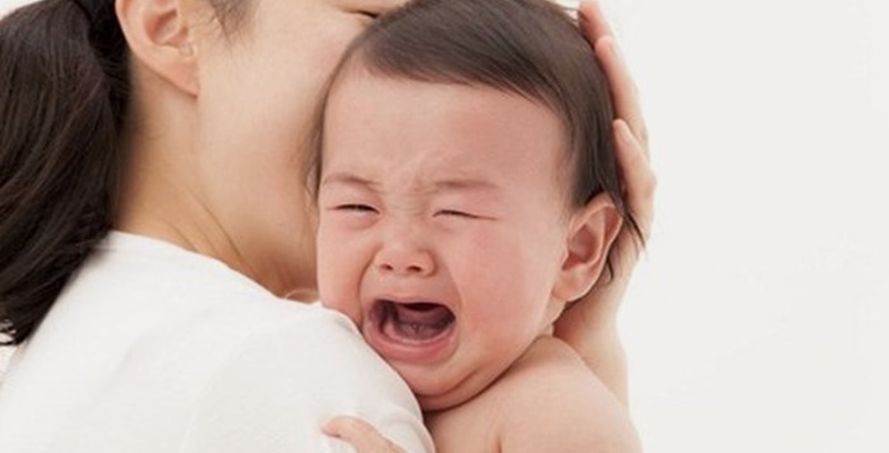 Thực hiện các biện pháp phòng tránh nguy cơ gây ngã ở trẻ (Nguồn: Sưu tầm Internet)