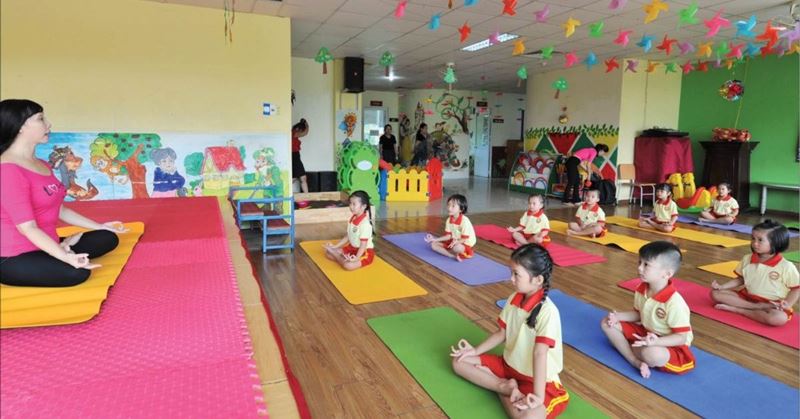 Các bài tập yoga cơ bản dễ thực hiện cho bé. (Ảnh: Internet)