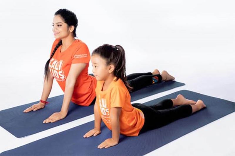 CaliKids Academy dạy yoga cho bé 8 tuổi. (Ảnh: Internet)