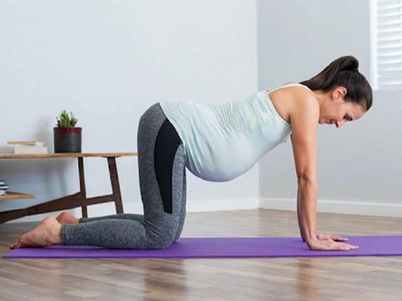 Động tác pilates xoay tròn chân (vẫy đuôi) cho mẹ bầu (Ảnh: Sưu tầm Internet)