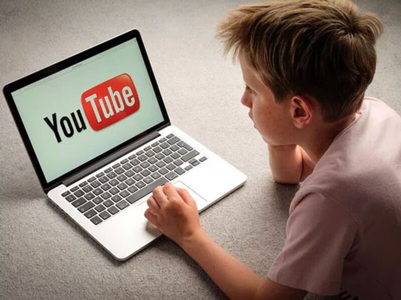 Youtube là nền tảng học tập cho bé tuyệt vời. (Ảnh: Sưu tầm internet)