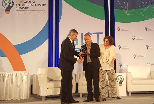 CEO Monkey nhận bằng khen Thủ tưởng