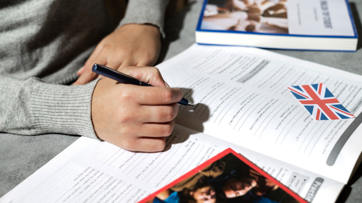 IELTS คืออะไร? คำอธิบายครบถ้วนเกี่ยวกับประเภท โครงสร้าง และวิธีการเตรียมตัว