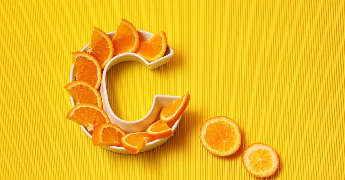 Chi tiết về hàm lượng Vitamin C trong cam là bao nhiêu?