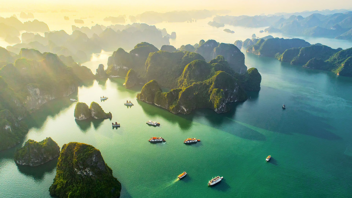 Du lịch Hạ Long: Kinh nghiệm “vi vu” cực tiết kiệm từ A-Z 2025