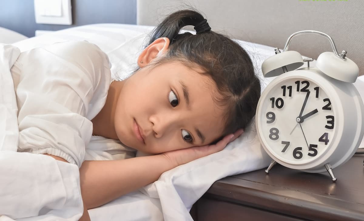 Trẻ 8 tuổi khó ngủ ba mẹ cần làm gì?