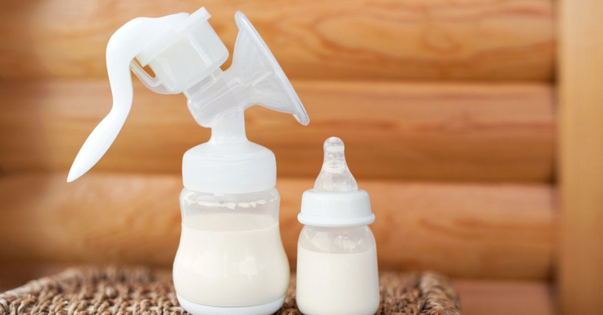 Sữa mẹ vắt ra để ngoài được bao lâu? Có sợ bị mất chất không?