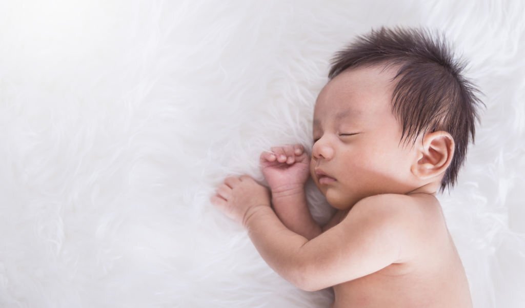 Vì sao trẻ 7 tháng tuổi ngủ không sâu giấc? Khắc phục thế nào?