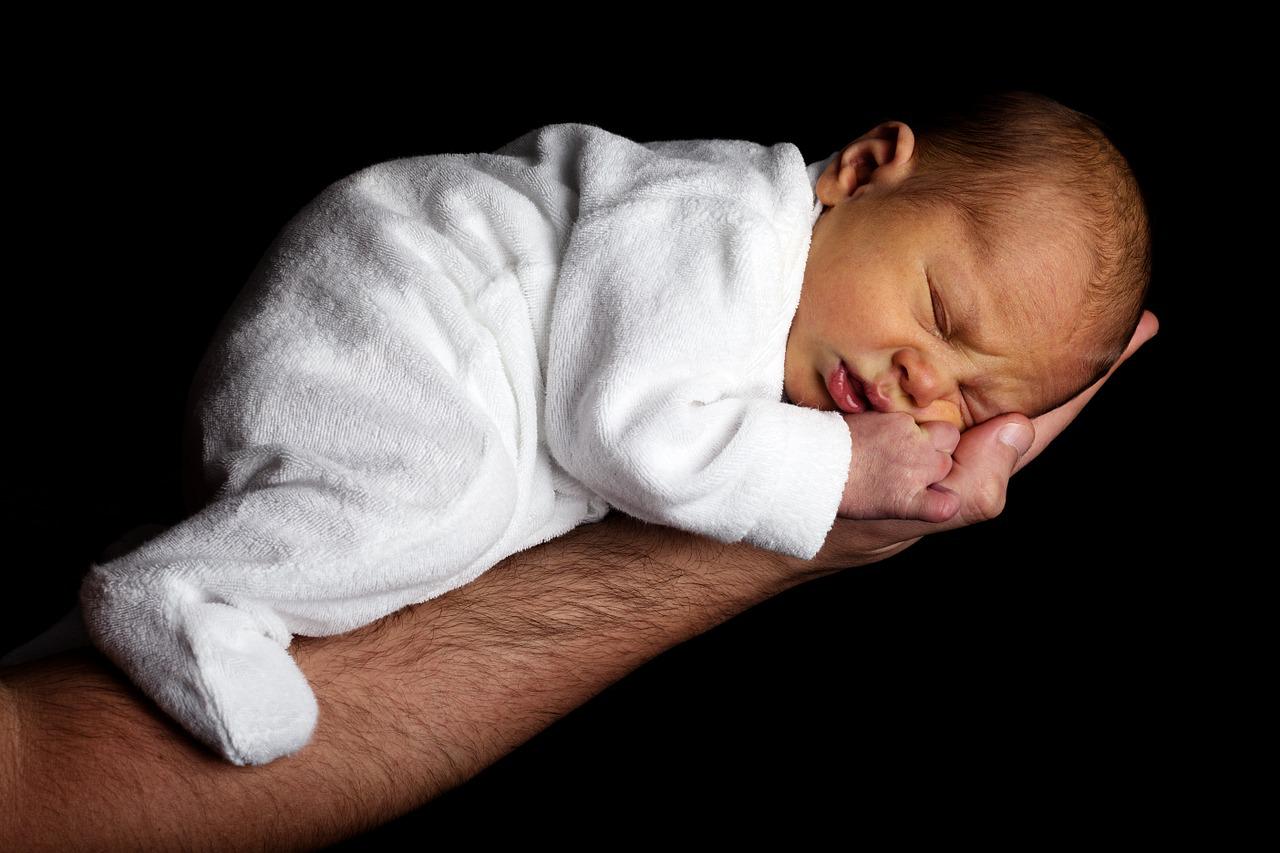 [Bật mí bí mật] 6 tư thế ngủ của trẻ sơ sinh thông minh mẹ có biết?