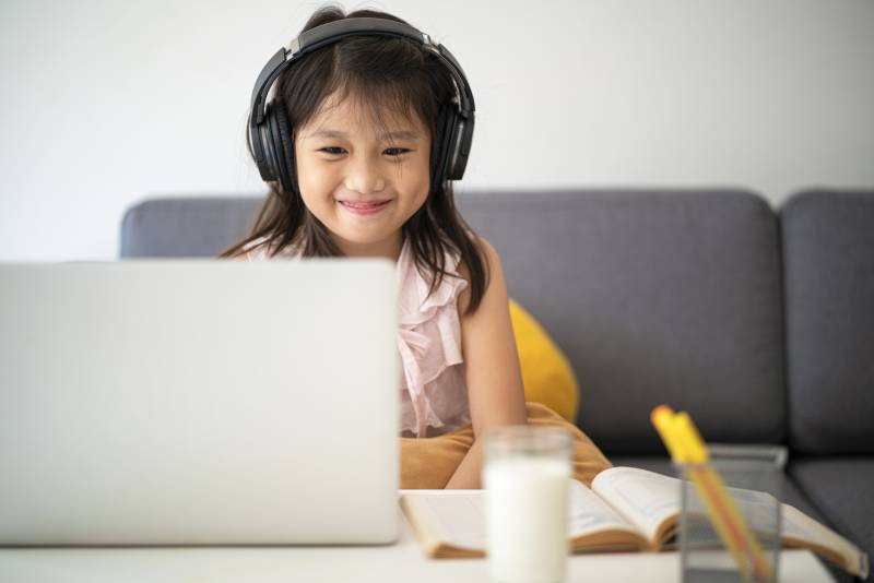 Học tiếng Anh Online (Ảnh: Sưu tầm Internet)