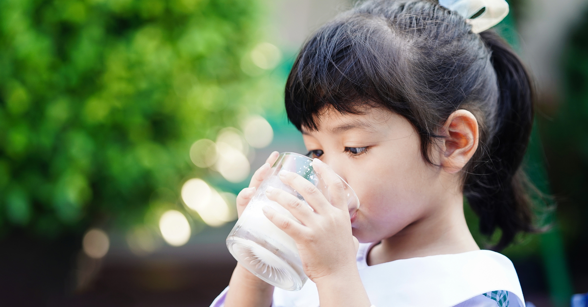 Trẻ 7 tuổi nên uống sữa gì để phát triển toàn diện nhất?