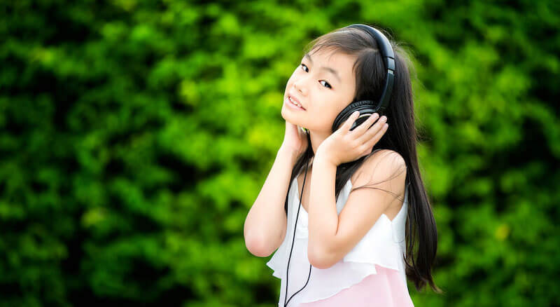 Các giai đoạn cho bé luyện nghe (Ảnh: Sưu tầm Internet)