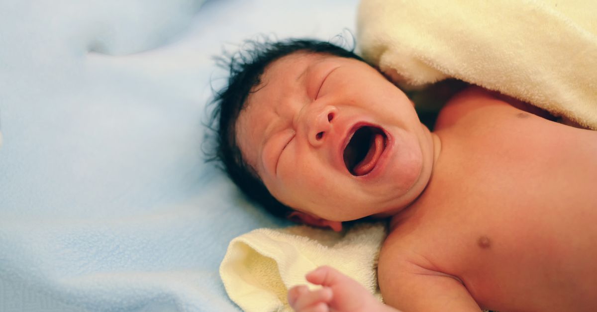 Trẻ sơ sinh bị ngã đập đầu xuống đất có ảnh hưởng đến não?