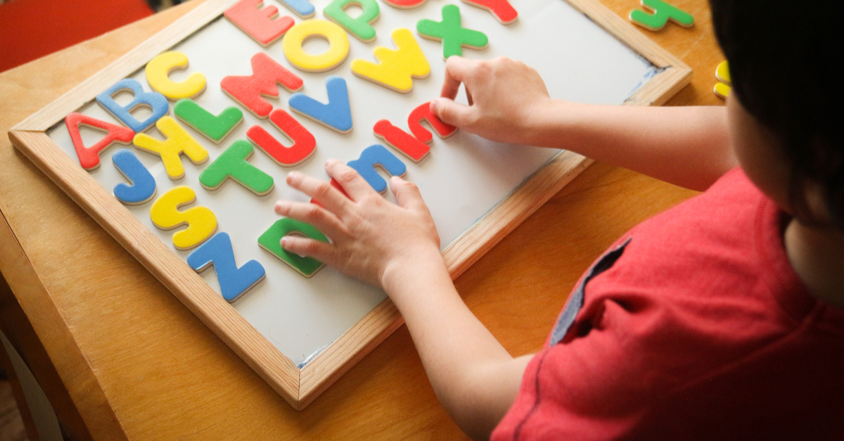 Phương pháp dạy bé 4 tuổi học chữ cái hiệu quả tốt nhất ba mẹ nên biết