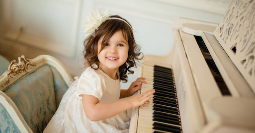 Đồ chơi đàn cho bé 2 tuổi giúp con phát triển tư duy và cảm xúc