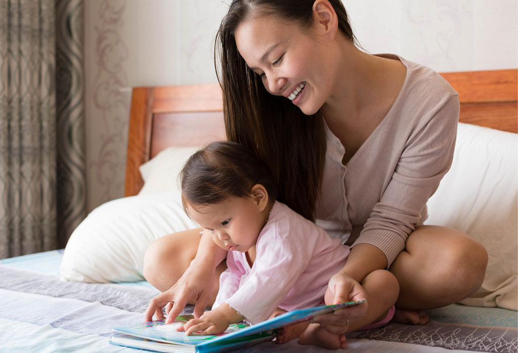 Đọc truyện cùng con (Ảnh: internet)