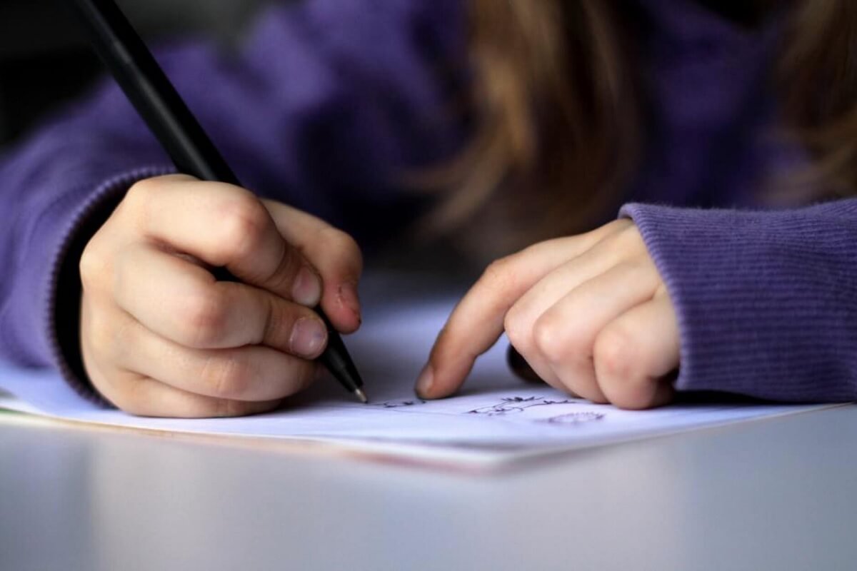 Hướng dẫn cách dạy trẻ tự kỷ tập viết với những bí quyết đơn giản nhất
