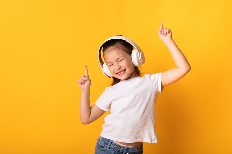 Top 8 bài nhạc tiếng Anh trẻ em sôi động khiến con thích mê