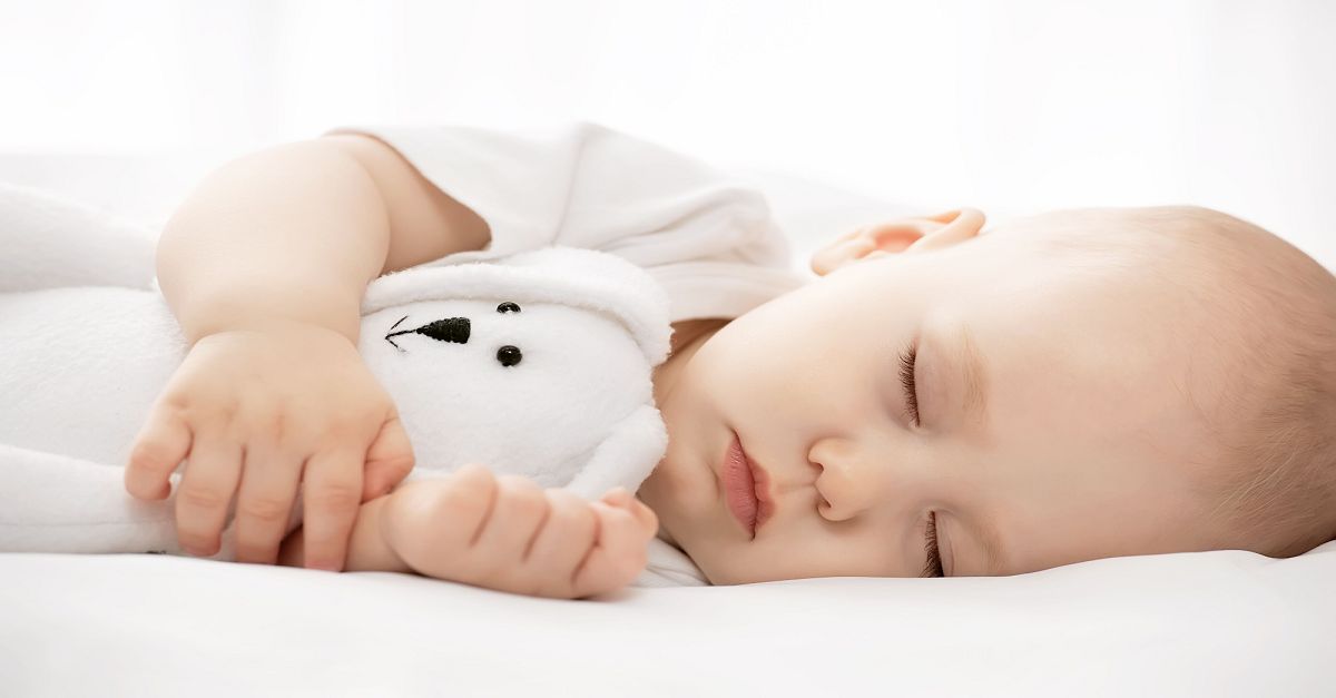 [GIẢI ĐÁP] Trẻ 1 tuổi ngủ hay mở mắt có nguy hiểm không?