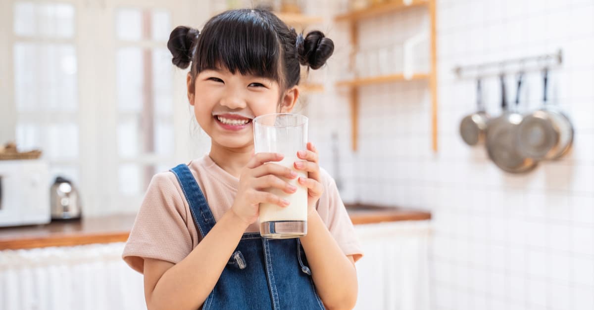 Trẻ 6 tuổi uống sữa gì tốt nhất? TOP 10 loại sữa giúp con phát triển toàn diện