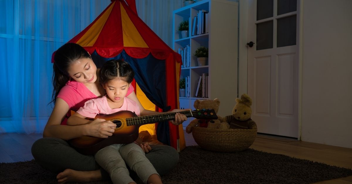 Dạy bé 2 tuổi học hát: Tuyển tập 21+ bài hát vui nhộn tăng trí thông minh cho trẻ