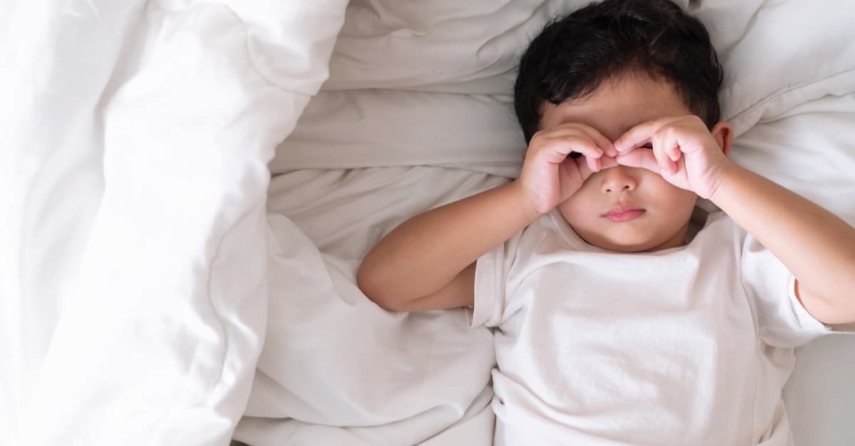 Bé 5 tuổi không chịu ngủ riêng: ba mẹ phải làm sao?