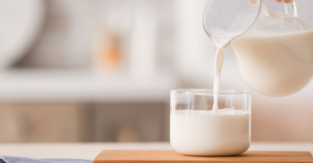 Phụ nữ sau sinh mổ uống sữa tươi được không? 3+ Lưu ý quan trọng