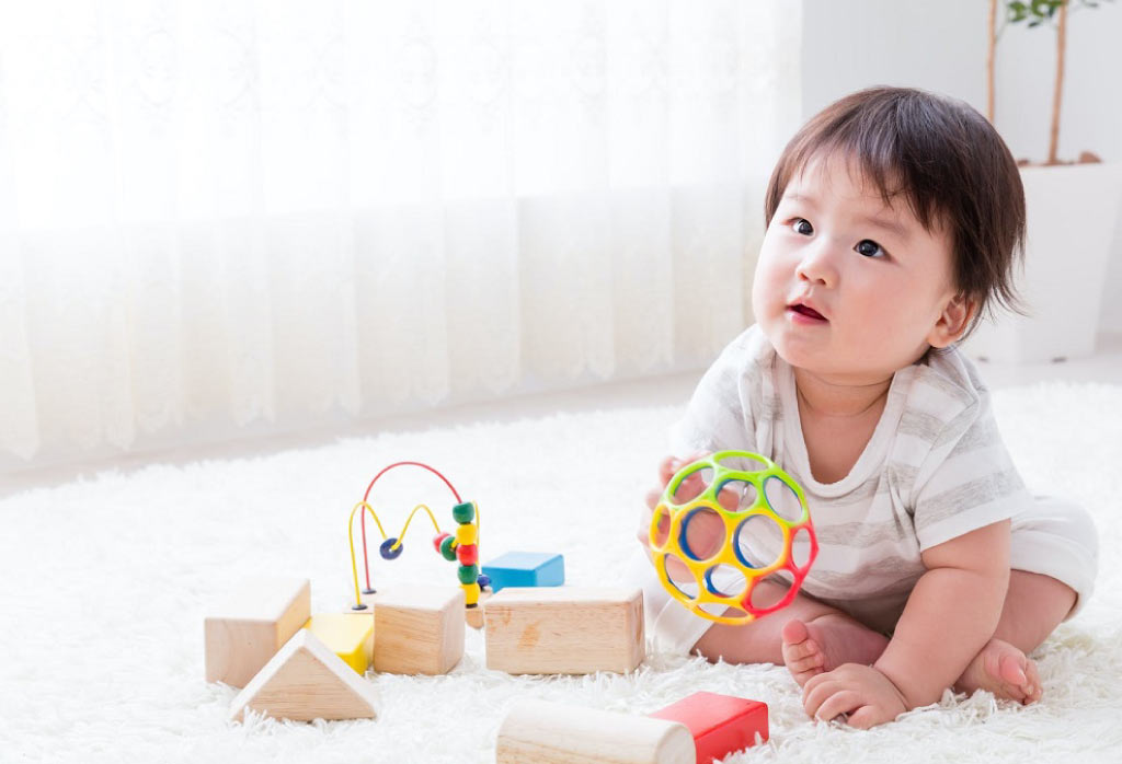 Cho bé tiếp xúc với tiếng Anh sớm giúp trẻ tiếp thu ngôn ngữ tự nhiên (Ảnh: Sưu tầm Internet)