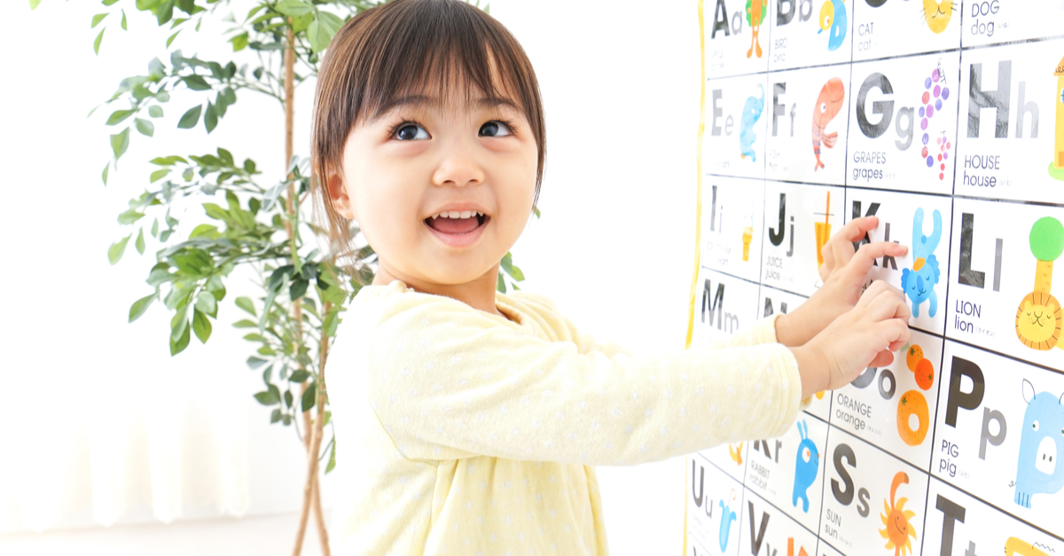 Có nên cho bé 4 tuổi học chữ cái? Trẻ 4 tuổi học những gì tốt để phát triển toàn diện?