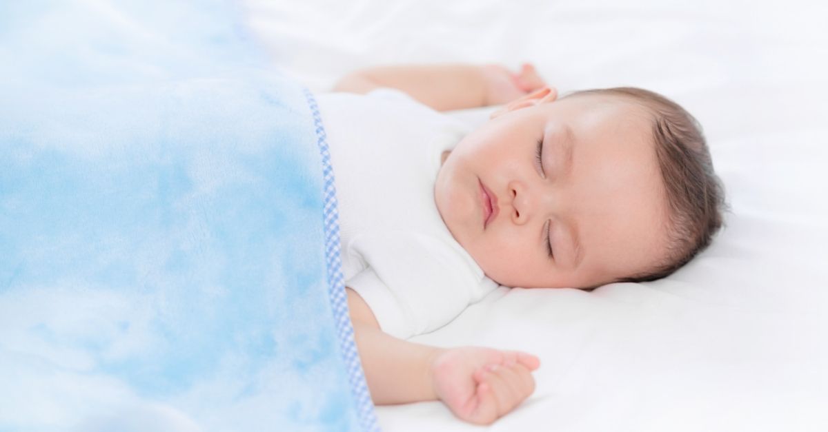 4 Nguyên nhân trẻ 1 tuổi đang ngủ tự nhiên nôn mẹ nên biết