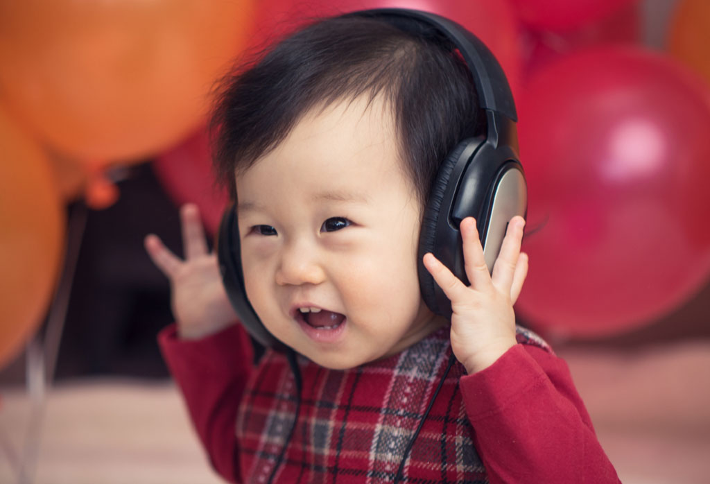 Cho trẻ học ngôn ngữ qua âm nhạc có thực sự hiệu quả?